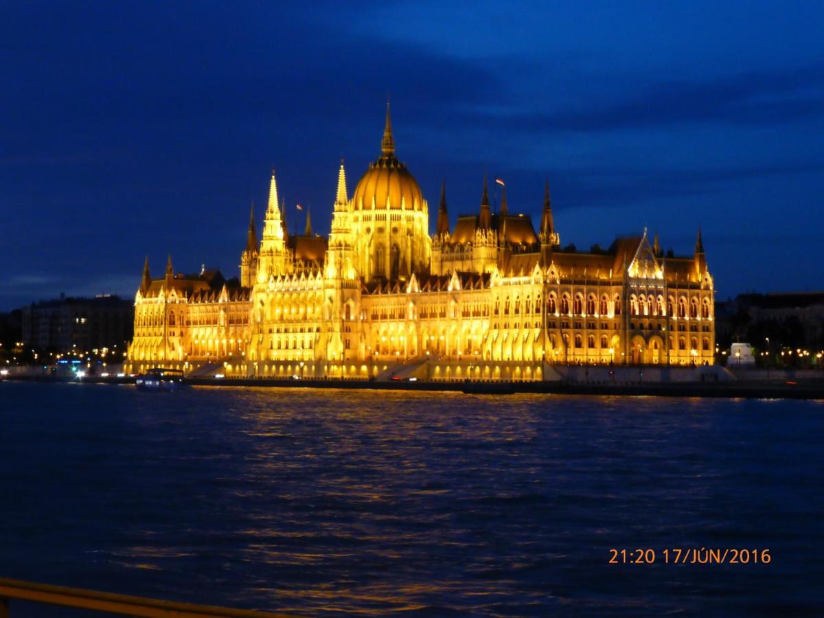 Elegant Apartment With Buda Castle View Βουδαπέστη Εξωτερικό φωτογραφία